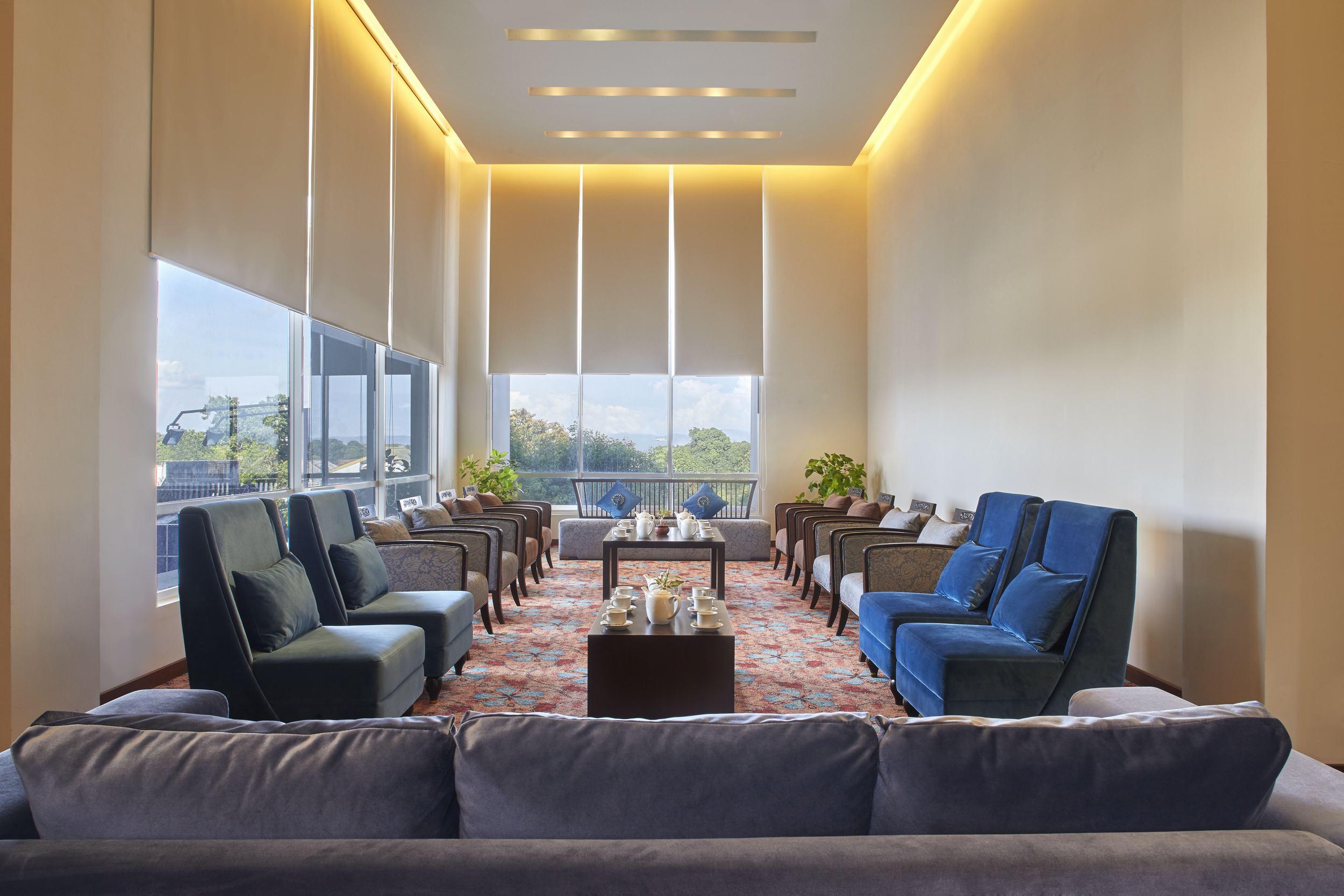 Jambuluwuk Malioboro Hotel Джокьякарта Экстерьер фото The Club Lounge at the hotel