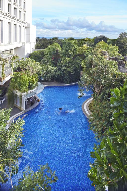 Jambuluwuk Malioboro Hotel Джокьякарта Экстерьер фото The pool at the Shangri-La Hotel, Kuala Lumpur