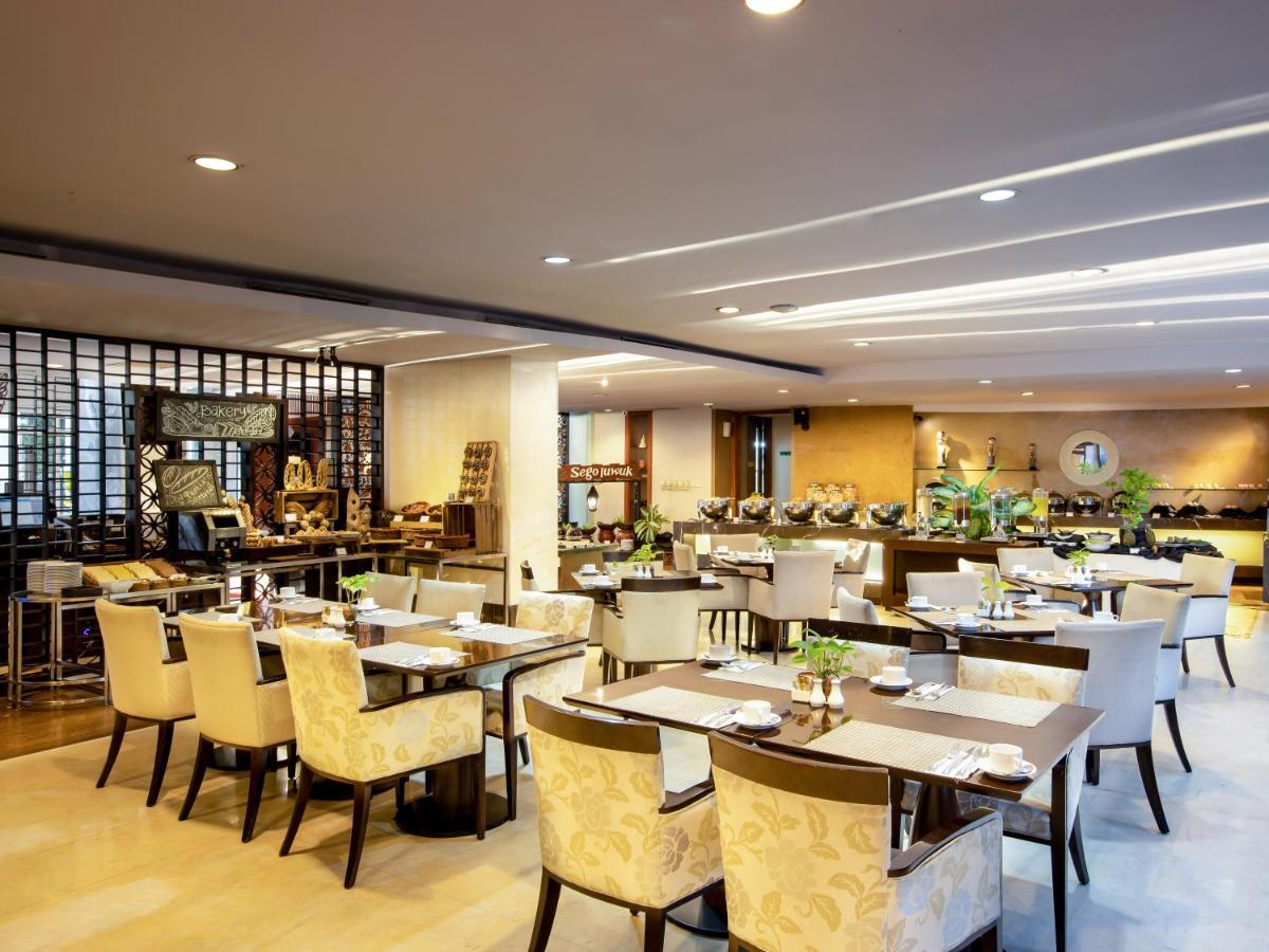 Jambuluwuk Malioboro Hotel Джокьякарта Экстерьер фото The restaurant
