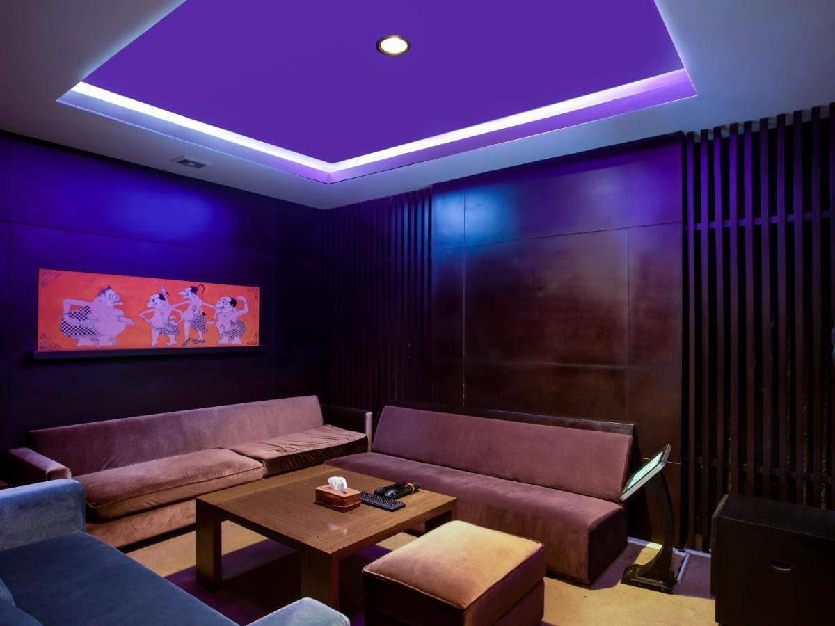 Jambuluwuk Malioboro Hotel Джокьякарта Экстерьер фото A private karaoke box in Japan